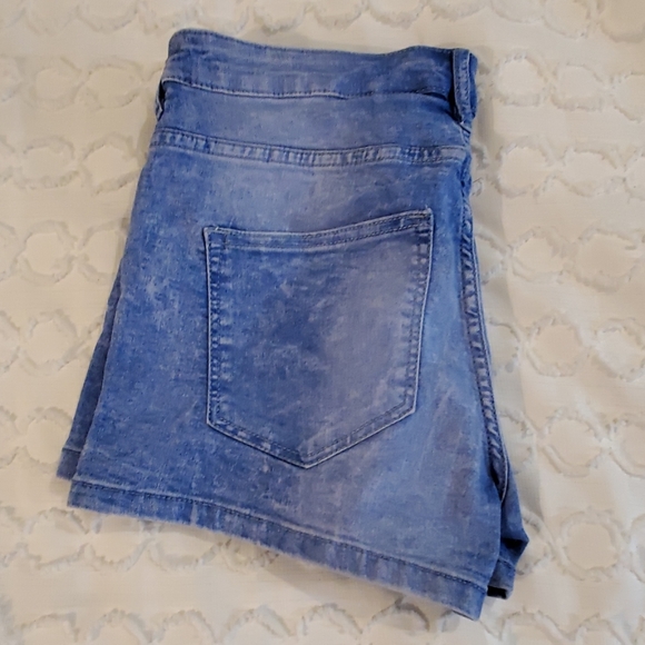 DIVIDED SHORTS 10 - Picture 8 of 8